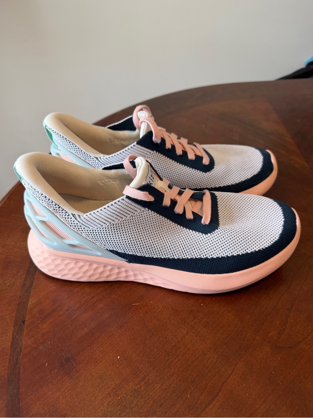 Kizik Hands-free Slip On Shoes Women’s Size 9 Athena Bahamas Sneakers